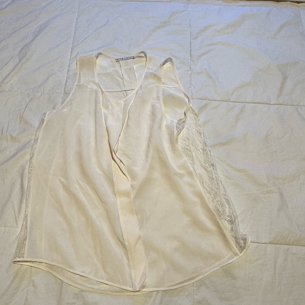 White Blouse sleeveless. Alice + Olivia. Size S/M
